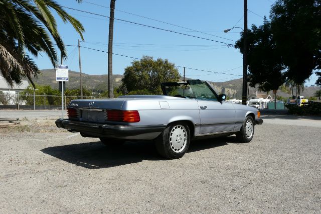 Mercedes-Benz 560 1987 photo 16