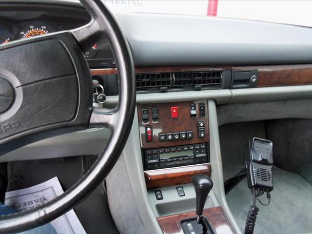 Mercedes-Benz 560 1987 photo 1