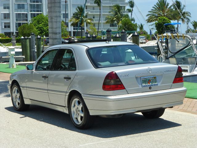 Mercedes-Benz C-Class 2000 photo 2