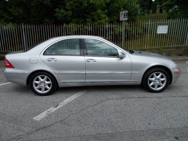 Mercedes-Benz C-Class 2001 photo 2