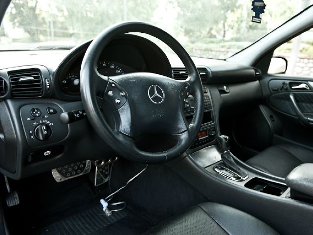 Mercedes-Benz C-Class 2001 photo 2