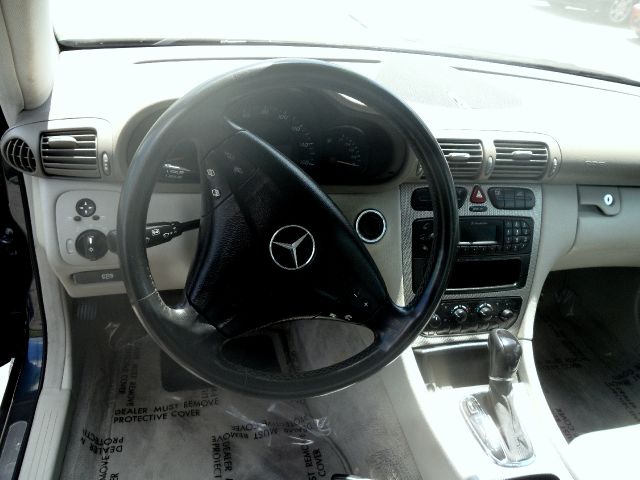 Mercedes-Benz C-Class 2002 photo 11