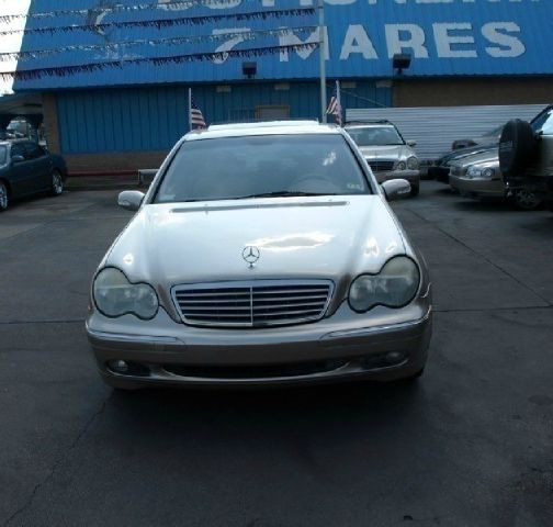 Mercedes-Benz C-Class 2002 photo 2