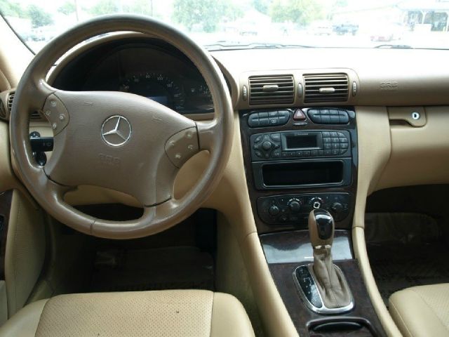 Mercedes-Benz C-Class 2002 photo 20