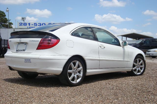 Mercedes-Benz C-Class 2002 photo 2