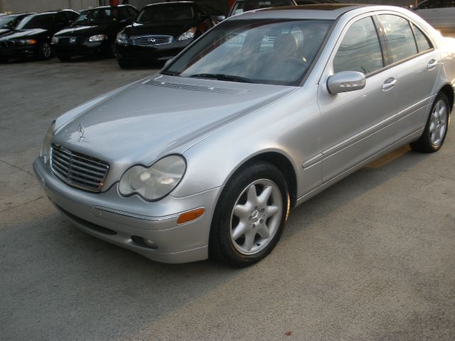 Mercedes-Benz C-Class 2002 photo 2