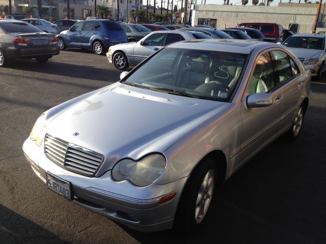 Mercedes-Benz C-Class 2002 photo 2