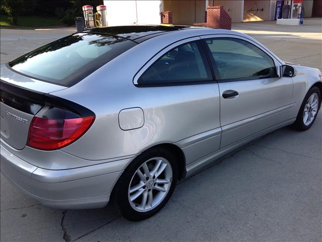 Mercedes-Benz C-Class 2002 photo 2