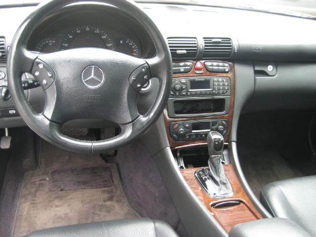 Mercedes-Benz C-Class 2002 photo 2