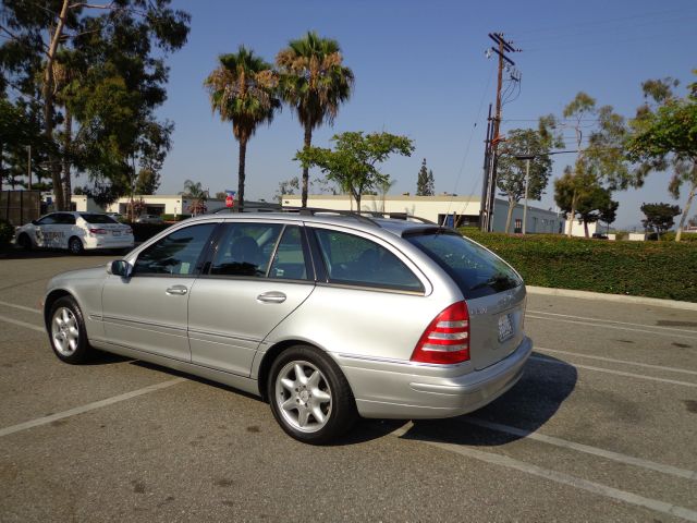 Mercedes-Benz C-Class 2002 photo 2