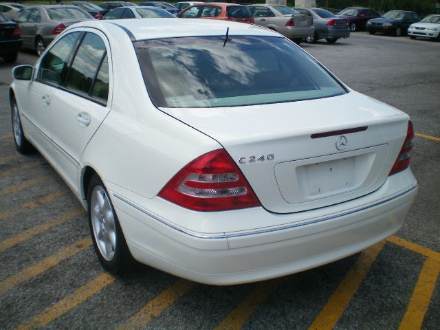 Mercedes-Benz C-Class 2002 photo 2