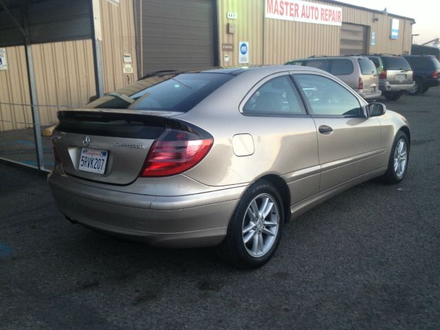 Mercedes-Benz C-Class 2002 photo 2