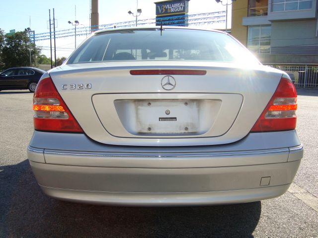 Mercedes-Benz C-Class 2002 photo 2