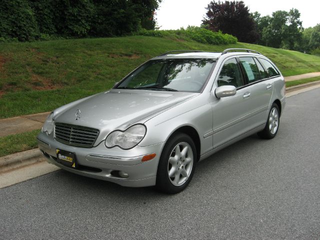 Mercedes-Benz C-Class 2003 photo 2