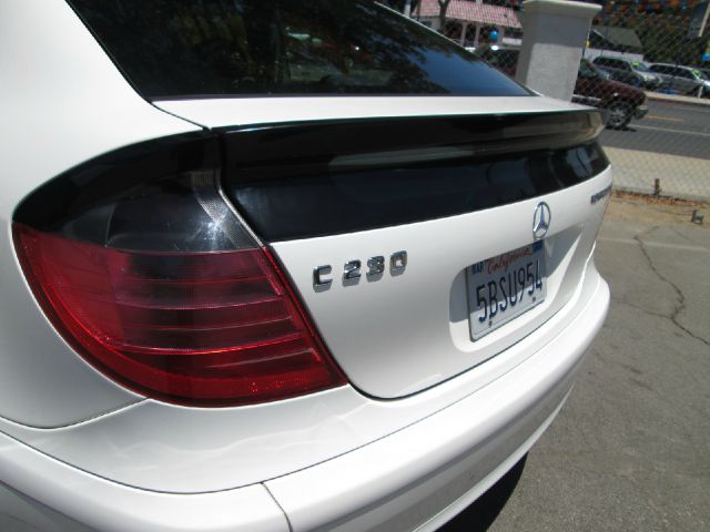 Mercedes-Benz C-Class 2003 photo 2