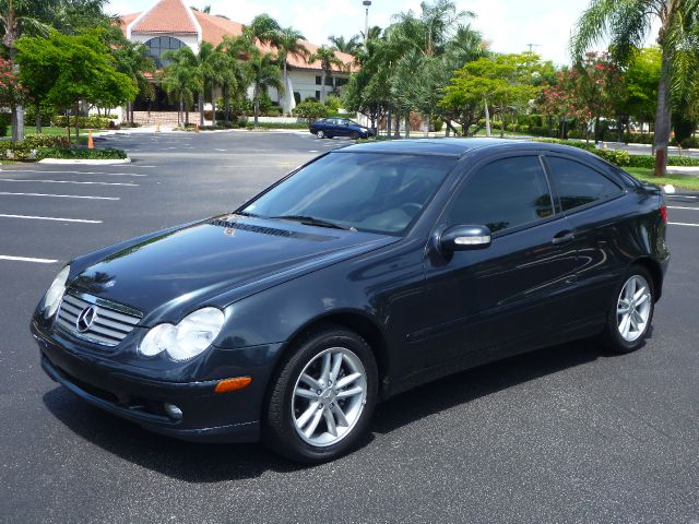 Mercedes-Benz C-Class 2003 photo 2