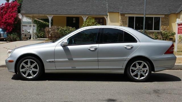 Mercedes-Benz C-Class 2003 photo 2