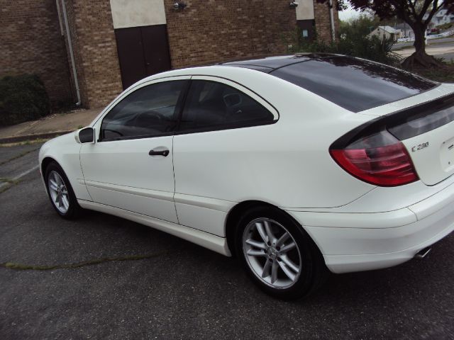 Mercedes-Benz C-Class 2003 photo 2