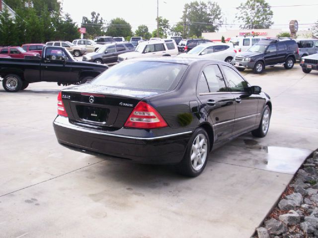 Mercedes-Benz C-Class 2004 photo 2