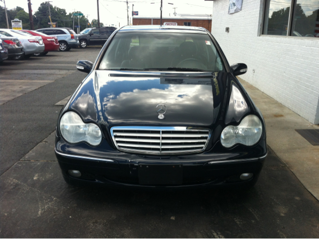 Mercedes-Benz C-Class 2004 photo 2