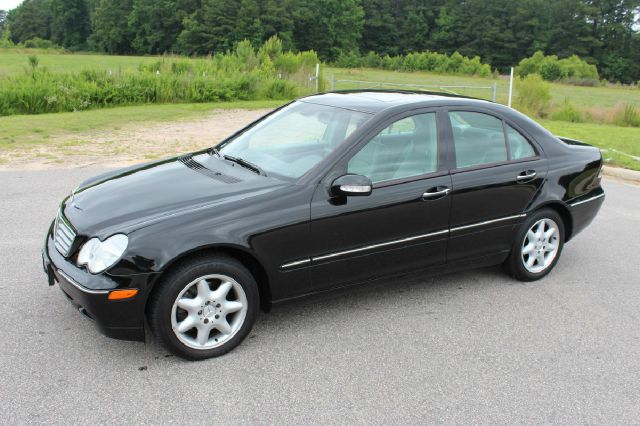 Mercedes-Benz C-Class 2004 photo 2