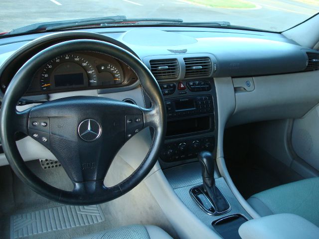 Mercedes-Benz C-Class 2004 photo 2