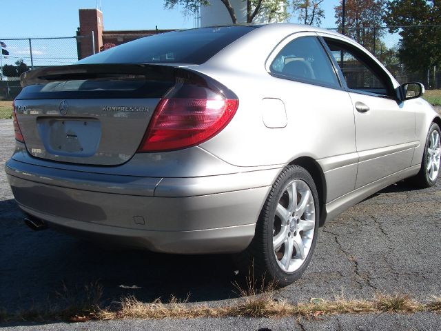 Mercedes-Benz C-Class 2004 photo 2