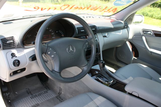 Mercedes-Benz C-Class 2004 photo 12