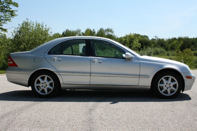 Mercedes-Benz C-Class 2004 photo 2