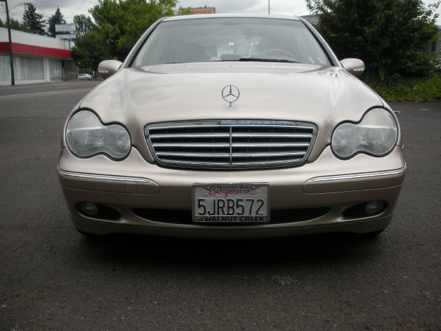 Mercedes-Benz C-Class 2004 photo 2