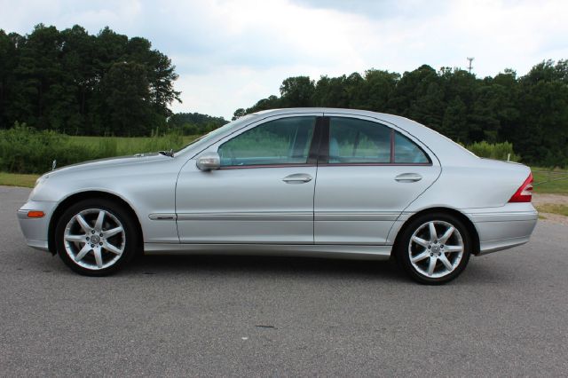 Mercedes-Benz C-Class 2004 photo 2