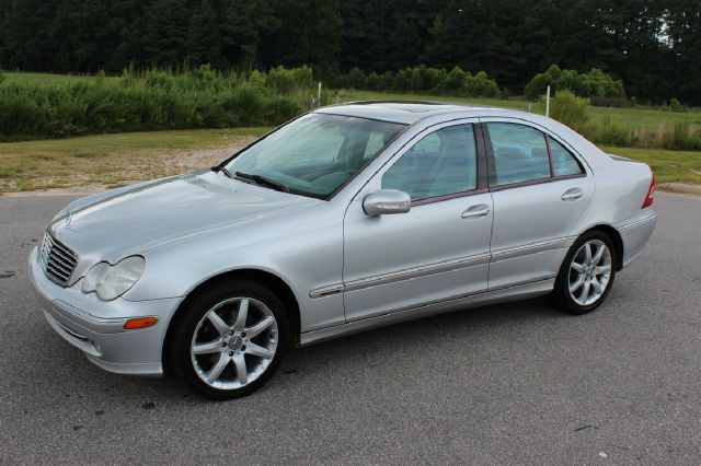 Mercedes-Benz C-Class 2004 photo 3