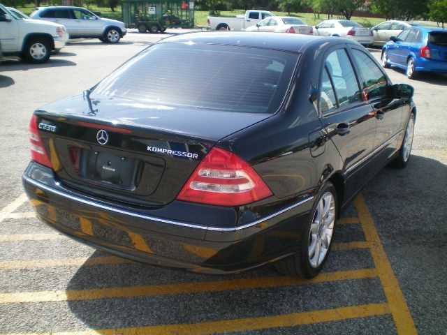 Mercedes-Benz C-Class 2004 photo 2