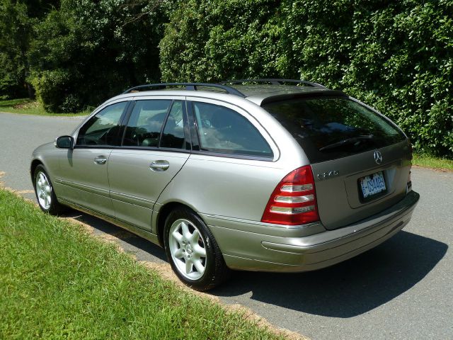 Mercedes-Benz C-Class 2004 photo 2