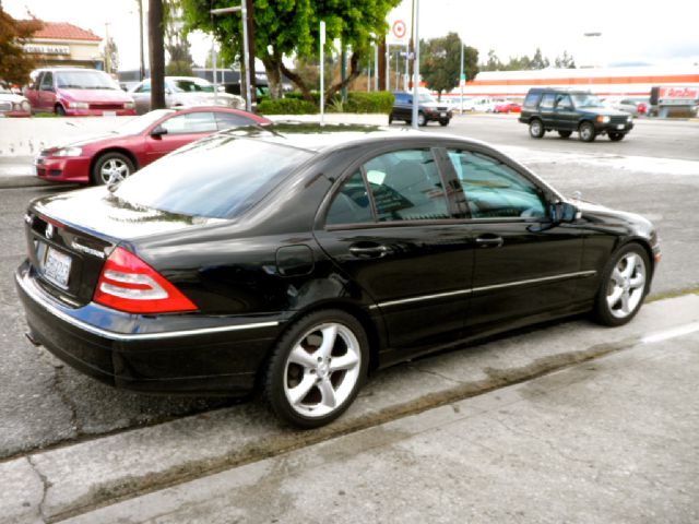 Mercedes-Benz C-Class 2004 photo 2