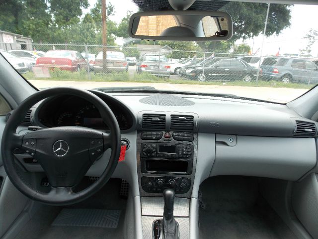 Mercedes-Benz C-Class 2004 photo 19