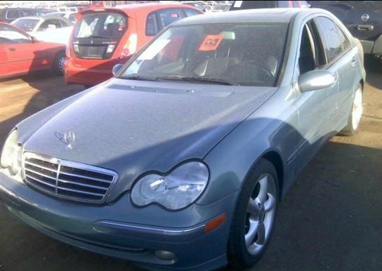 Mercedes-Benz C-Class 2004 photo 2