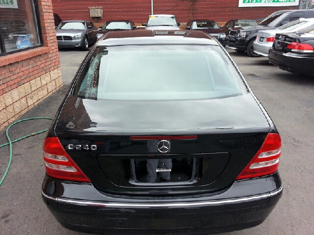 Mercedes-Benz C-Class 2004 photo 2