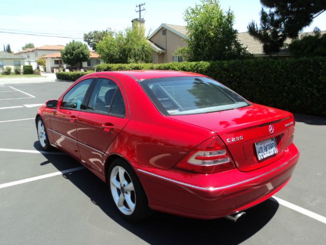 Mercedes-Benz C-Class 2004 photo 2