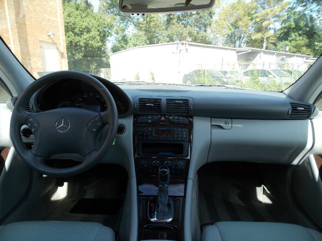 Mercedes-Benz C-Class 2004 photo 2