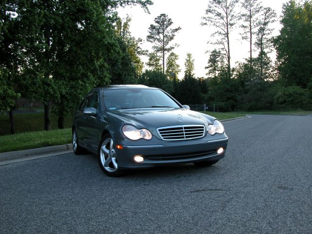 Mercedes-Benz C-Class 2004 photo 2