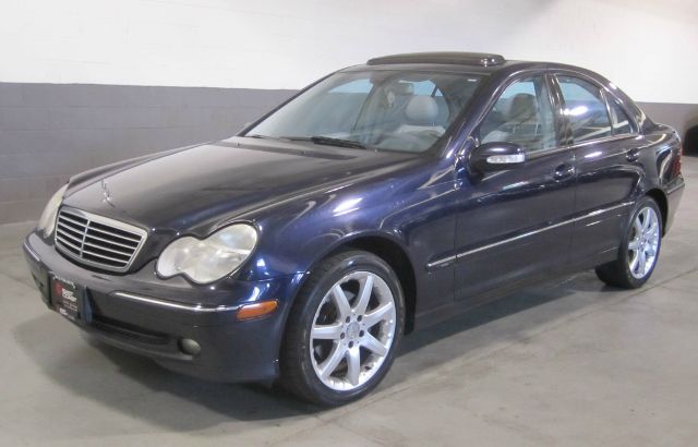 Mercedes-Benz C-Class 2004 photo 2