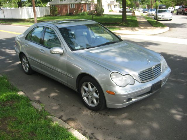 Mercedes-Benz C-Class 2004 photo 2