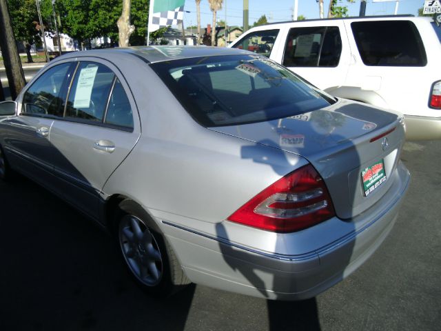 Mercedes-Benz C-Class 2004 photo 2