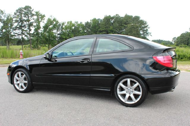 Mercedes-Benz C-Class 2004 photo 1