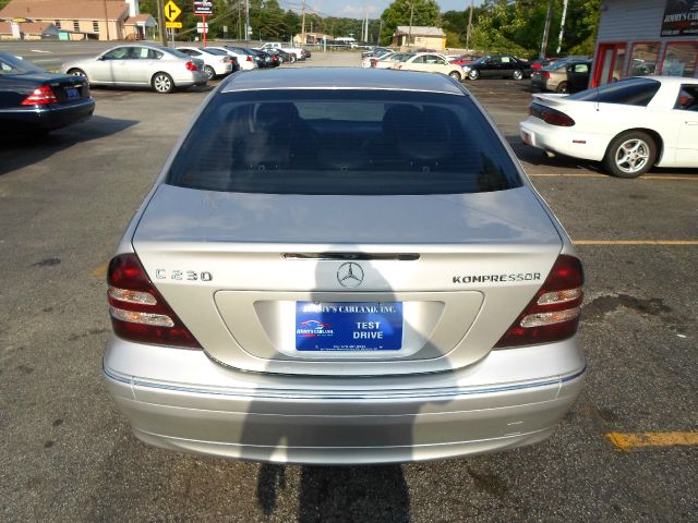 Mercedes-Benz C-Class 2004 photo 2