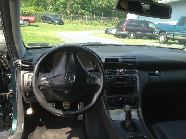 Mercedes-Benz C-Class 2004 photo 2