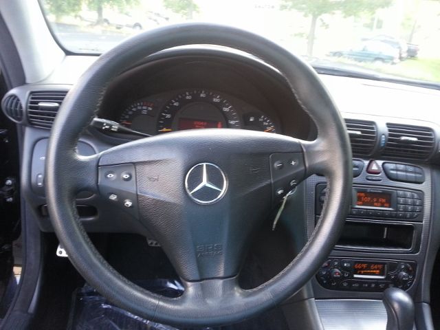 Mercedes-Benz C-Class 2004 photo 18