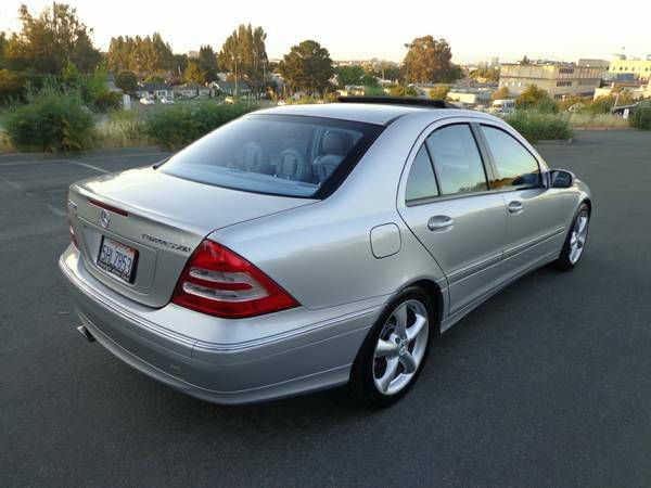 Mercedes-Benz C-Class 2004 photo 4