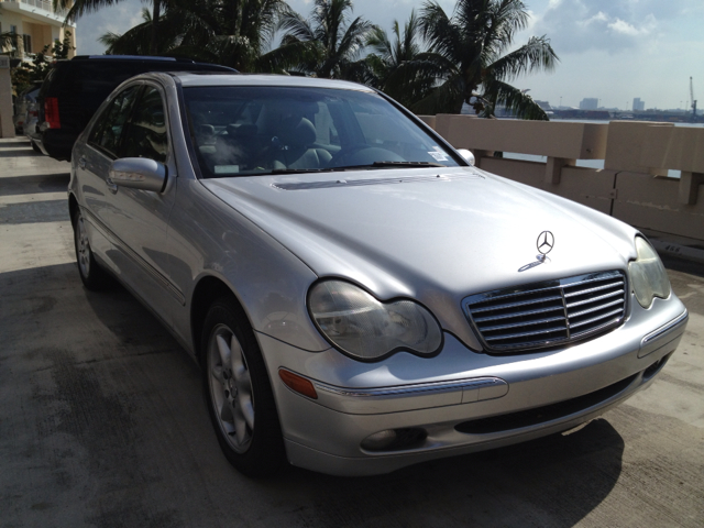 Mercedes-Benz C-Class 2004 photo 2